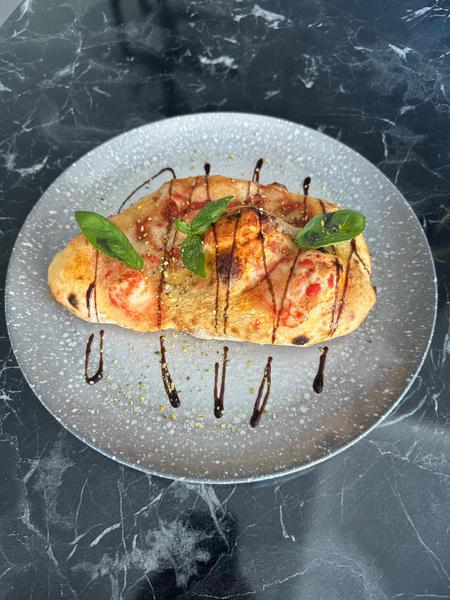 Plăcintă cu Burrata